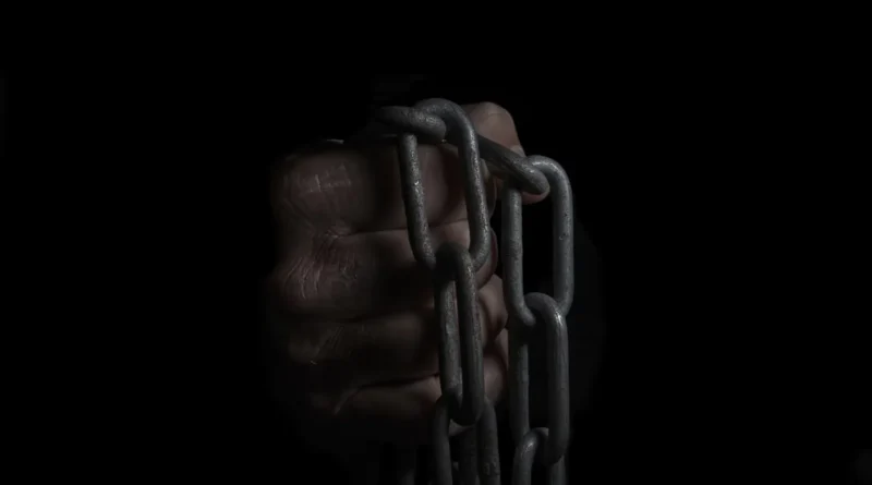 Symbolic photo of a hand gripping heavy chains, representing mental and behavioral comfort loops.